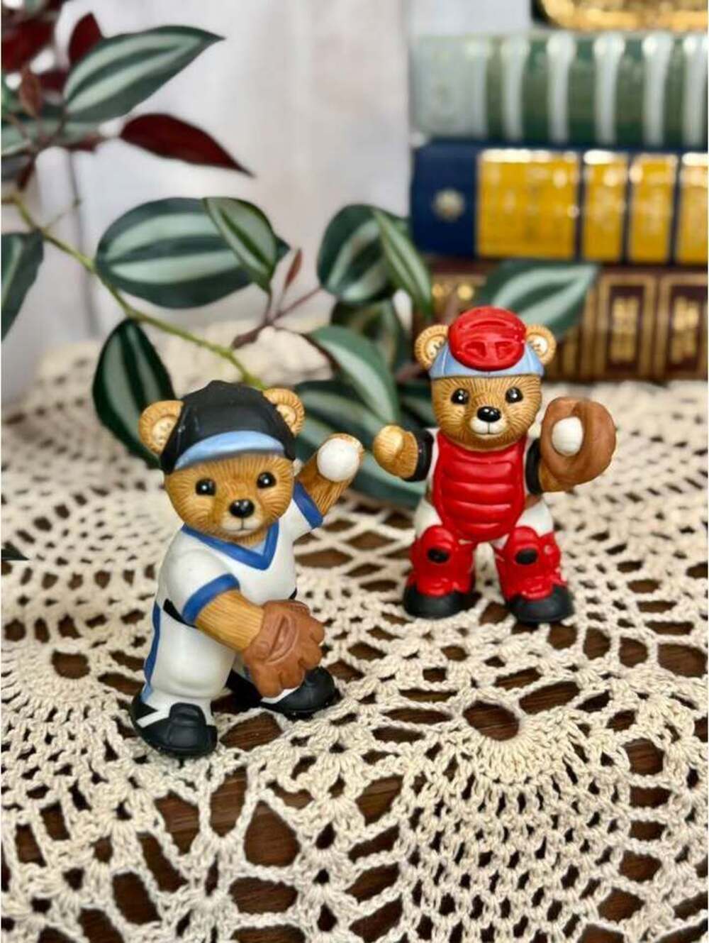 HOMCO Home Interiors Baseball Bears #1403 Figurines Set of 2 Pitcher and Catcher